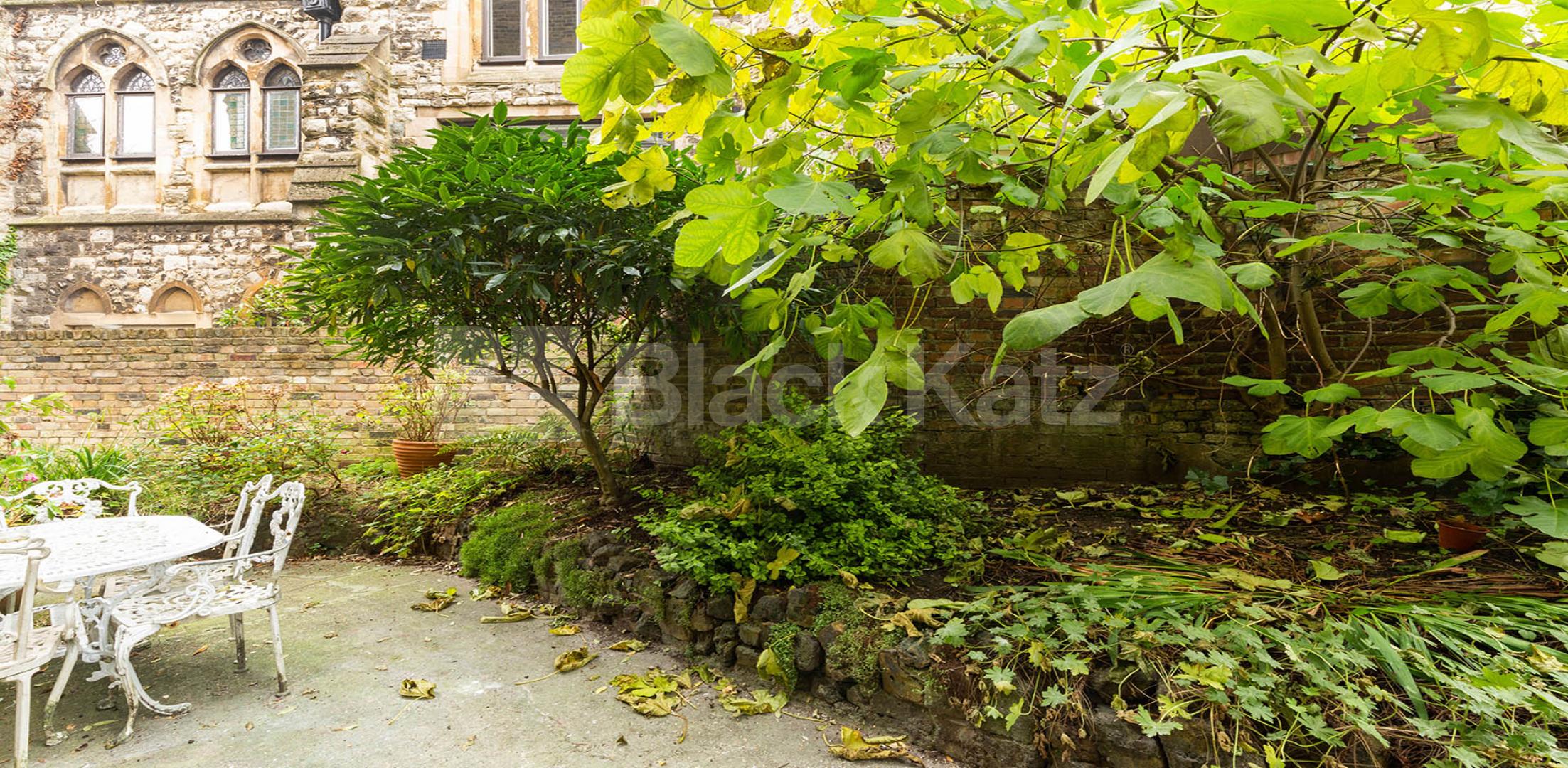 			3 Bedroom, 1 bath, 1 reception Apartment			 Hornsey Lane, Highgate